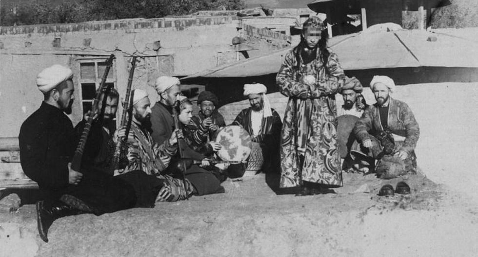 'Muchacho danzarín' actuando a principios del siglo XX en la actual Uzbekistán. (Foto: Wikimedia)