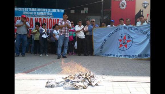 Lambayeque: queman copias de expedientes durante paro judicial