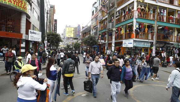 Lo cierto es que el ritmo de crecimiento económico actual es mediocre e insuficiente para mejorar el nivel de vida de la población de menores ingresos o para facilitar el desarrollo de las empresas pequeñas. (Foto: Archivo)