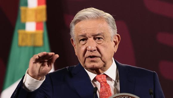 El presidente de México, Andrés Manuel López Obrador, habla durante su conferencia de prensa matutina este lunes, en el Palacio Nacional de la Ciudad de México (México). EFE/ José Méndez