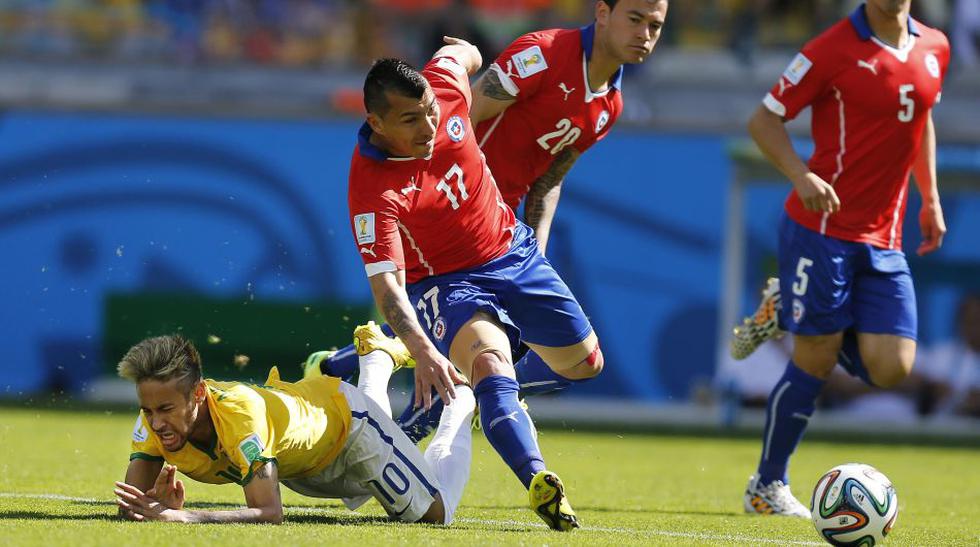 Brasil vs. Chile: Neymar asustó a brasileños tras sufrir golpe - 1