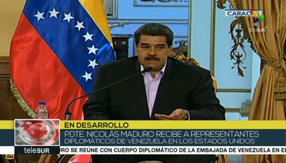 El gobernante ilegítimo de Venezuela, Nicolás Maduro, se pronuncia desde Caracas tras conocerse las sanciones dictadas por Estados Unidos contra la petrolera estatal venezolana PDVSA. (Captura de video)