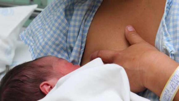 Seg&uacute;n la OMS, menos del 40% de los ni&ntilde;os en el mundo gozan de la lactancia materna los primeros seis meses de vida. (Foto: Archivo El Comercio)