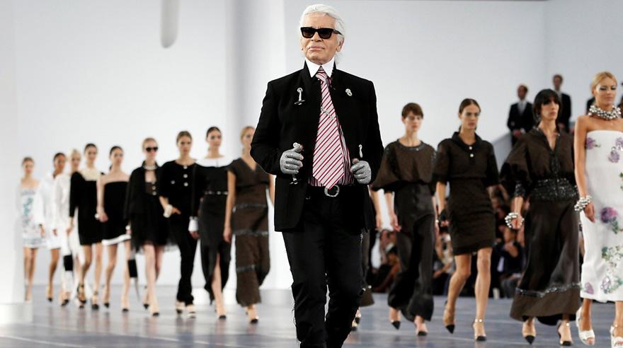 Karl Lagerfeld en París cerrando el desfile de Primavera Verano 2013 de Chanel. (Fotos: Agencias)