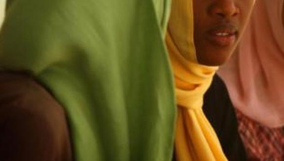 Sudán conmuta pena de muerte a Noura Hussein, la joven que asesinó a su violador. (AFP).