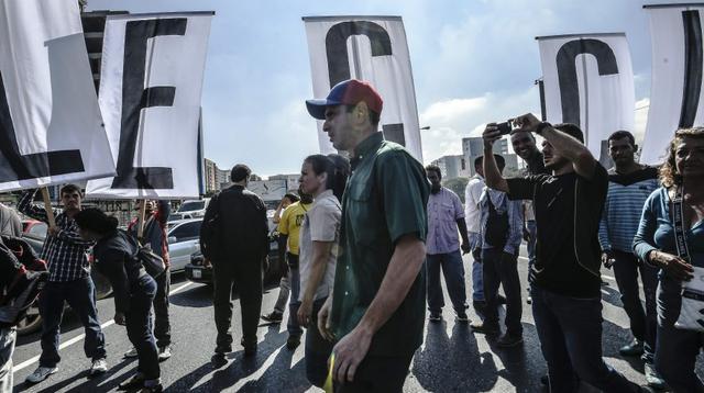 Venezuela: Capriles bloqueó una autopista para pedir elecciones - 2