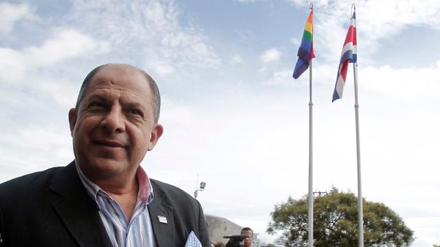 Costa Rica izó la bandera gay en la sede de su presidencia - 2