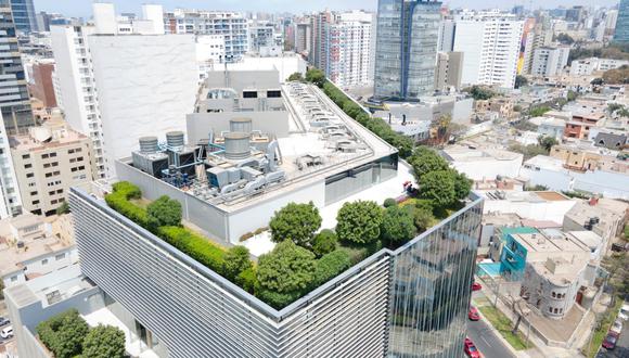 Las zonas de Lima con mayor avance en techos verdes son Miraflores, San Isidro, San Borja, Barranco y San Miguel. Este edificio se ubica en la avenida 28 de Julio. (Foto: Jorge Cerdán)