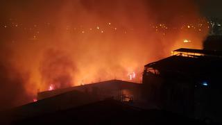 Cercado de Lima: un incendio de grandes proporciones consume inmueble del jirón Callao