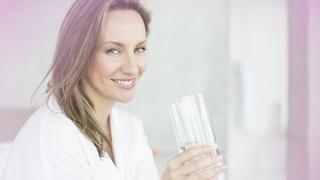 5 beneficios de beber agua en ayunas
