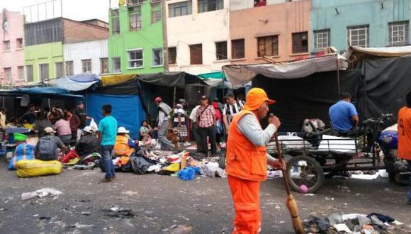 La Parada: empezó limpieza de ambulantes fuera del ex mercado
