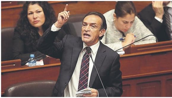 Héctor Becerril afronta más de una denuncia constitucional ante el Congreso (Foto: GEC)
