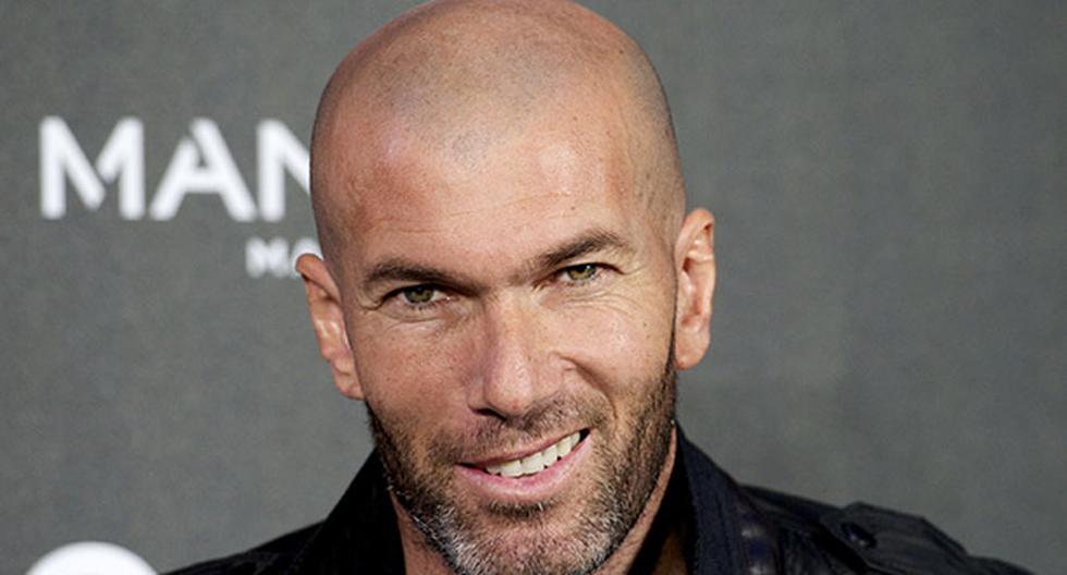 Juan Román Riquelme recibe el saludo de Zinedine Zidane. (Foto: Getty Images)
