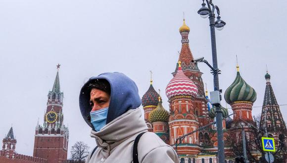 Esperanza de vida disminuye casi dos años en Rusia por la pandemia de coronavirus. (Foto: Yuri KADOBNOV / AFP).