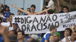 Club de Brasil desciende por insultos racistas de sus hinchas