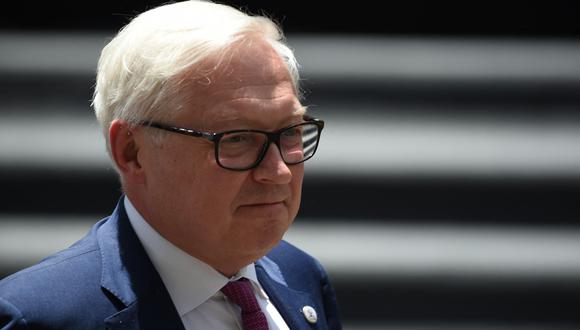 El vicecanciller de Rusia, Serguei Riabkov, llega para la foto familiar de la Reunión Ministerial del Buró de Coordinación del Movimiento de Países No Alineados (MNOAL), el 20 de julio de 2019 en Caracas, Venezuela. (Foto por YURI CORTEZ / AFP)