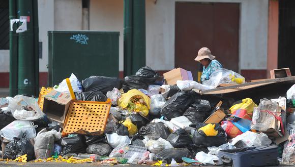 Cada día en Lima Metropolitana se generan 9,464 toneladas de residuos sólidos, cifra suficiente para llenar cuatro piscinas olímpicas (Foto: Diana Marcelo)