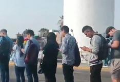 Largas colas se formaron en la estación Atocongo del Metro de Lima: “Un desastre total” | VIDEO  