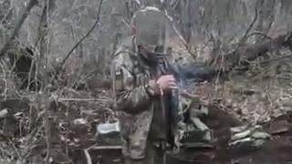 La historia del soldado ucraniano preso y desarmado al que militares rusos mataron mientras fumaba