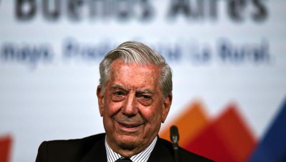 El Nobel de Literatura Mario Vargas Llosa en la Feria del Libro de Buenos Aires. (Foto: AFP)
