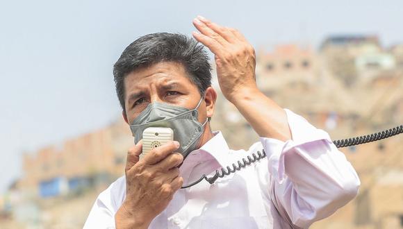 Durante una visita a un colegio, un cordón policial no permitió que los periodistas se acerquen al mandatario y le realicen preguntas. (Foto: Presidencia)