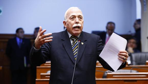 El vocero de Fuerza Popular, Carlos Tubino, señaló que aún no han tomado una decisión sobre los cambios en la presidencia de las comisiones. (Foto: Congreso)