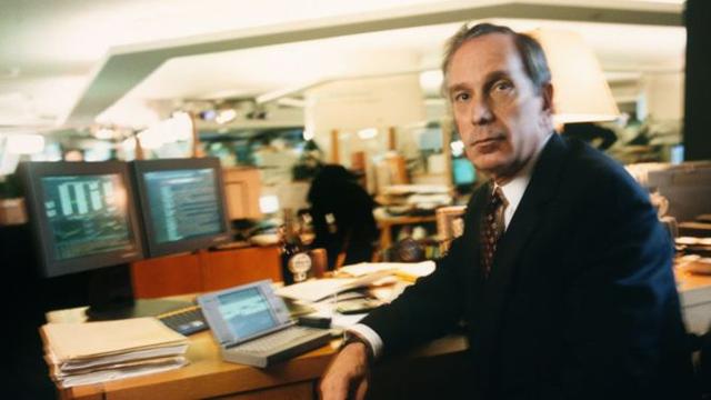 Luego de graduarse como ingeniero eléctrico en la Universidad John Hopkins y hacer una maestría en Administración en Harvard, comenzó como banquero de Wall Street y se unió a la firma Salomon Brothers donde trabajó hasta 1981. (Foto: Getty Images)