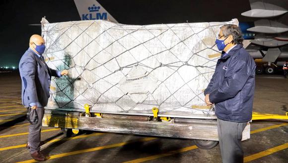 Un cargamento con similar llegó el último lunes. De esta manera Perú recibió casi 800 mil dosis esta semana. (Foto: Minsa)