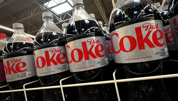 Botellas de Diet Coke, uno de los miles de productos en todo el mundo que contienen aspartamo. (Mike Segar/Reuters).
