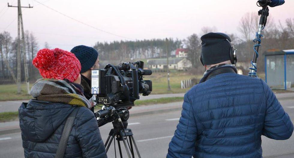 Equipo de periodistas listo para grabar las noticias. (Foto: Pixabay)