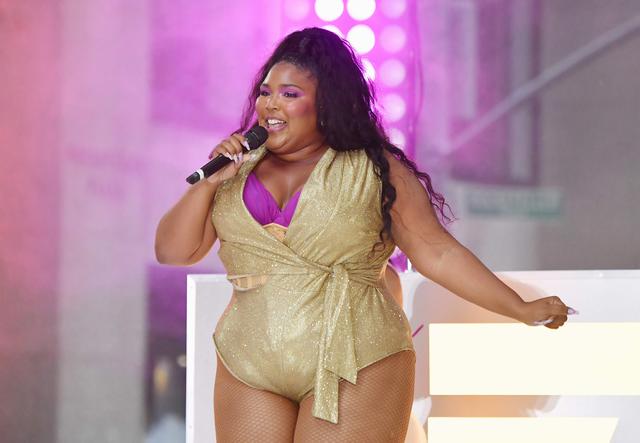 Lizzo es una fuente constante de frases inspiradoras de amor propio y 'body positivity'. "Si puedes amarme, puedes amarte también", le dice a sus millones de fans. Foto: AFP
