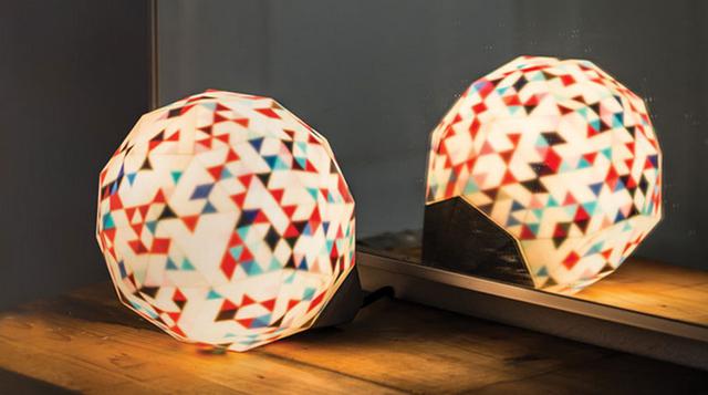 La Dazzle Lamp te permite personalizar la lámpara con tus fotos - 1