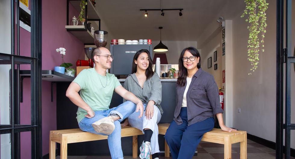 Álvaro Vera, Sophia Ramírez y Norka Peralta están detrás de Habitual Café.