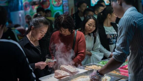 La dueña del restaurante 'Forgive Barbecue' busca contribuir a la integración de las personas con discapacidad del país asiático. (Foto: EFE)