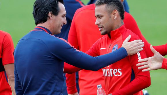 El técnico español, Unai Emery, técnico del PSG, junto a Neymar  en unas de las prácticas del club francés. (Foto: Reuters)