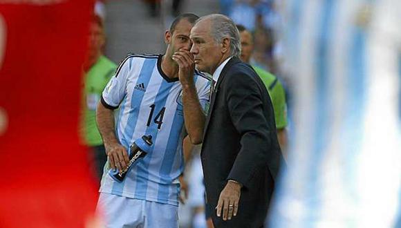 Javier Mascherano alienta a Alejandro Sabella (Foto: Reuters)