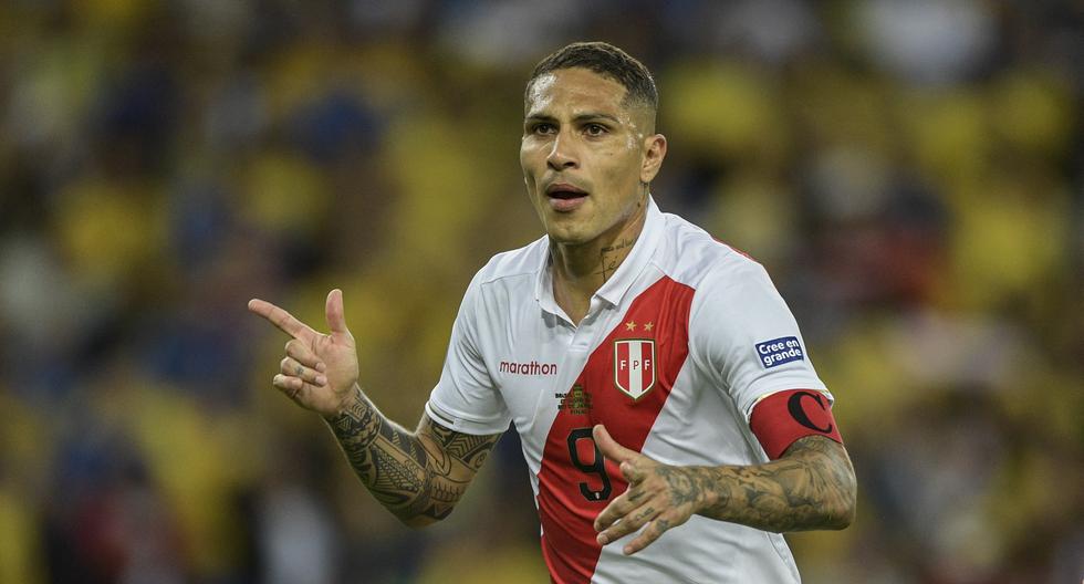 El delantero de la selección peruana contó cómo se va recuperando de su lesión y mostró su interés por jugar el repechaje con Perú. (Foto: AFP)