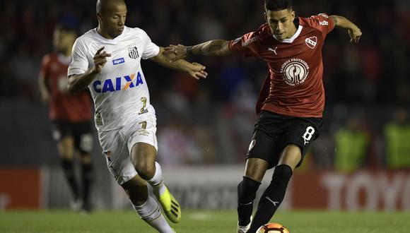 ¿Carlos Sánchez fue mal incluido por Santos? Independiente investiga el caso. (Foto: AFP)