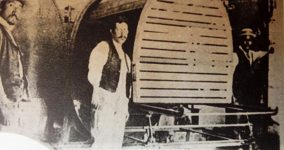 La gran estufa para desinfectar objetos e impedir la propagación de la epidemia de bubónica. (Foto: Archivo Histórico El Comercio)