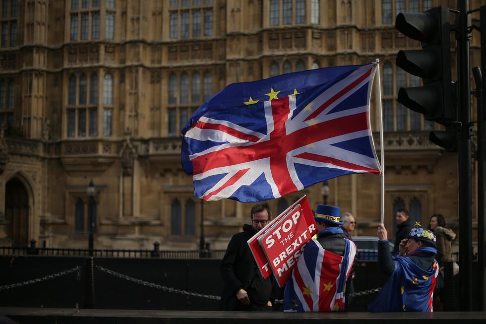 Cada vez queda menos tiempo para encontrarle un acuerdo al Brexit. (Foto: AFP)