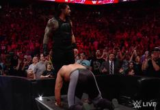 WWE: Roman Reigns aplicó terrible lanza a Seth Rollins sobre mesa de conducción