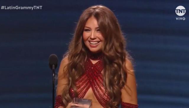 Thalía y el atrevido vestido con el que recibió su Premio de la Presidencia en los Latin Grammy 2019. (Imagen: TNT)