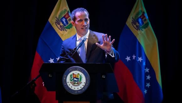 El opositor venezolano Juan Guaidó habla durante una rendición de cuentas del denominado "Gobierno interino", en Caracas (Venezuela).