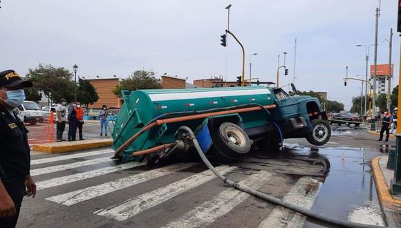 La Libertad: el forado de 5 metros de profundidad se registró en la cuadra 8 de la avenida España, en el centro de Trujillo. (Foto: Difusión)