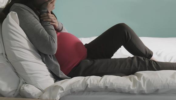 Para muchas mujeres, el embarazo y posterior nacimiento del bebé puede desencadenar sentimientos de tristeza, miedo, ansiedad y dificultad para tomar decisiones. (Foto referencial Shutterstock)