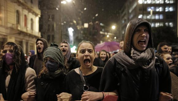 Protesta en Atenas por el choque mortal del tren en el centro de Grecia. (Foto: EFE/EPA/Kostas Tsironis)