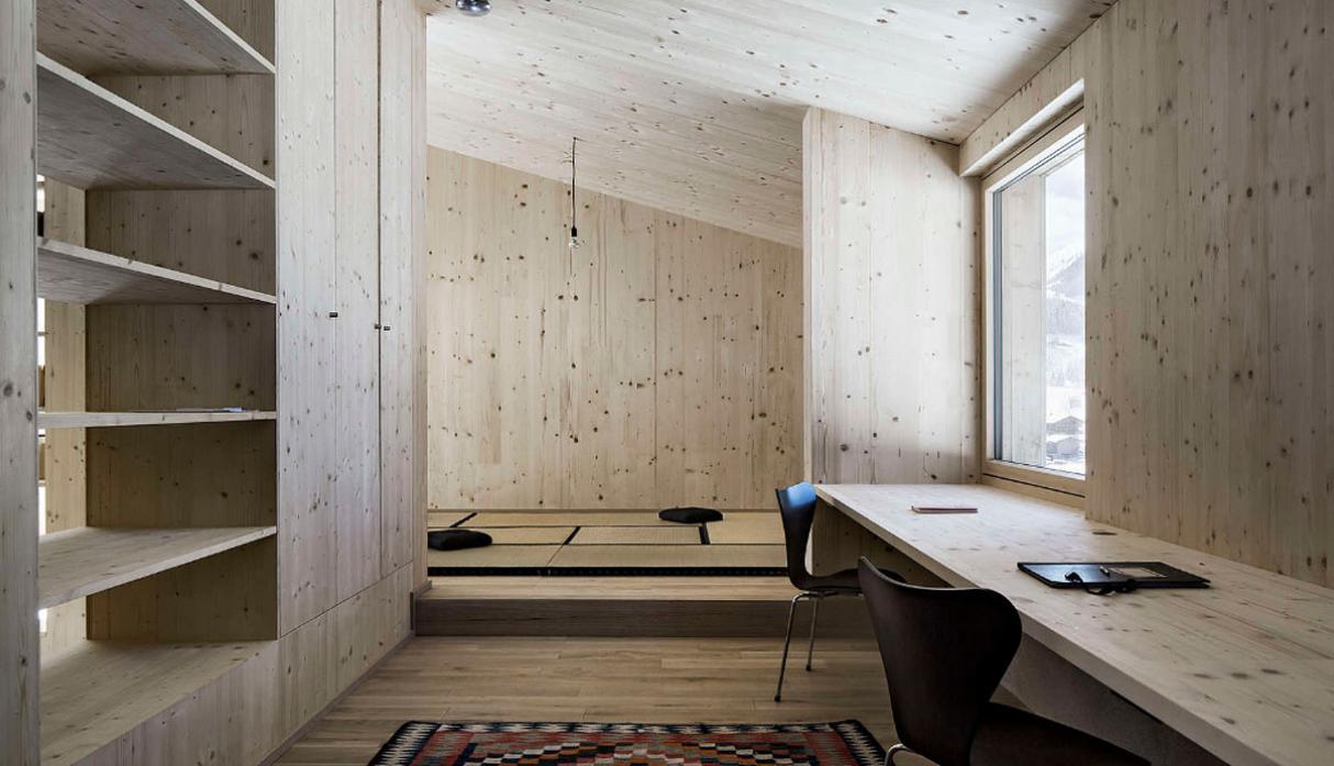Al interior, la madera aporta el estilo rural, el cual se combina con una decoración moderna y minimalista. (Foto: Albrecht Imanuel Schnabel / lparchitektur.at)