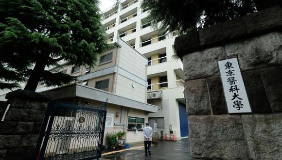 Una escuela de medicina de Tokio el 7 de agosto admitió que los puntajes de las pruebas de ingreso para mujeres solicitantes se modificaron de forma rutinaria para mantener a las mujeres fuera. (Foto: AFP)