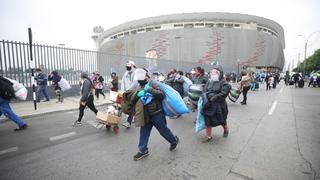 Ambulantes invaden nuevamente paraderos de la Vía Expresa Grau sin respetar distanciamiento social | FOTOS