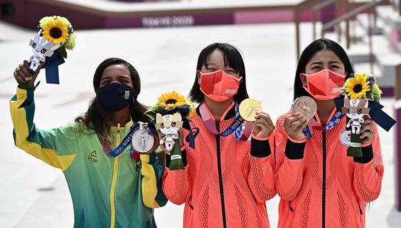 El podio apenas sumaba 44 años entre las tres medallistas. (Foto: AFP / Jeff Pachoud)